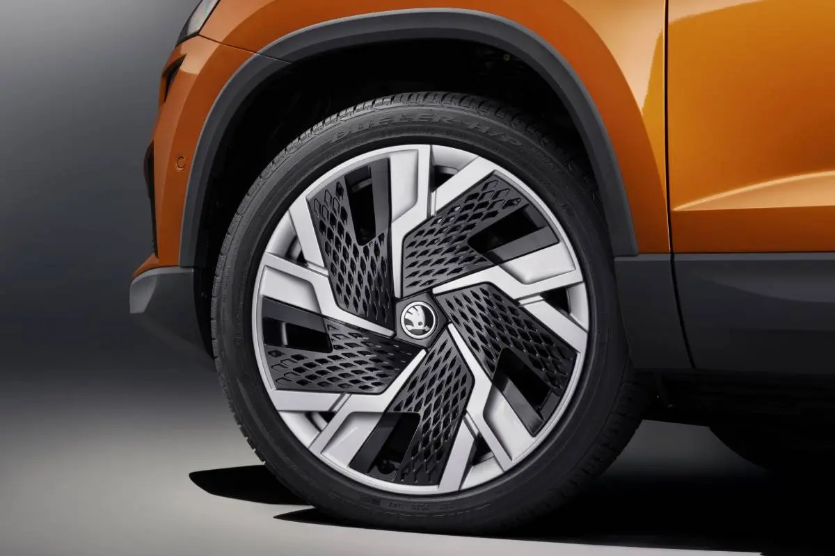 skoda-karoq-2022-rueda-soymotor